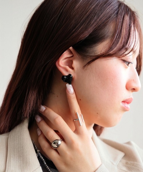 antiqua(アンティカ)の「ハート 陶器風 変形 ピアス(ピアス(両耳用)・レディース・モカ/アイボリー/ワインレッド/ブラック・FREE)」の9枚目の写真