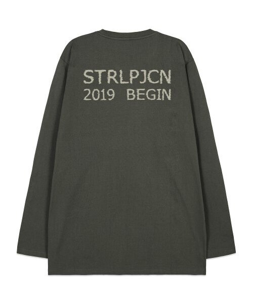 ASTRAL PROJECTION(アストラルプロジェクション)の「エイピースタジオ ビギン オーバーサイズ ロングスリーブTシャツ_カーキ(Tシャツ/カットソー・メンズ・その他・LARGE/MEDIUM/X-LARGE/XX-LARGE)」の1枚目の写真