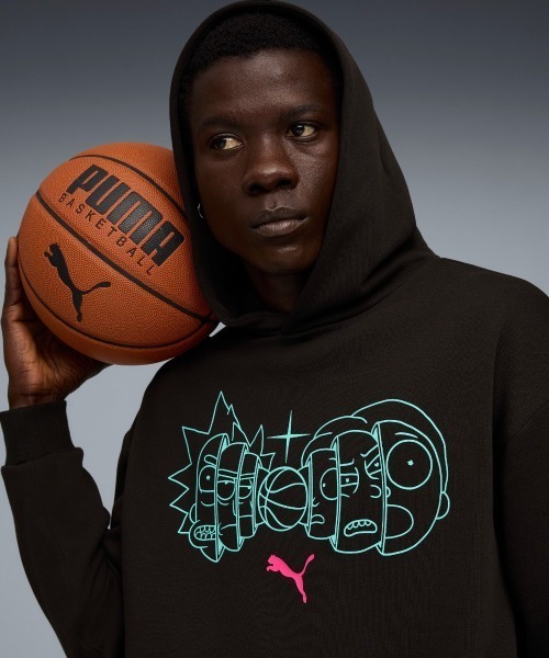 PUMA（プーマ）の「PUMA HOOPS x RICK AND MORTY HOODIE（プーマ Hoops x リック アンド モーティー フーディ）（パーカー・メンズ・ブラック系・MEDIUM/LARGE/X-LARGE）」の5枚目の写真