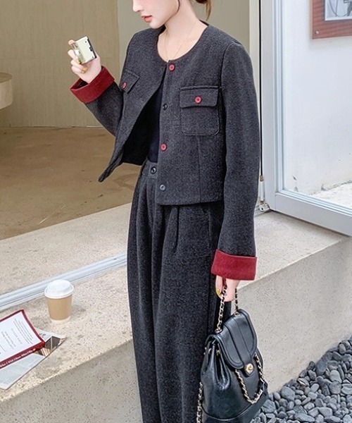 Diosfront（ディオスフロント）の「袖配色ショート丈ノーカラージャケットセットアップ（セットアップ・レディース・チャコールグレー・M/S/L）」の2枚目の写真