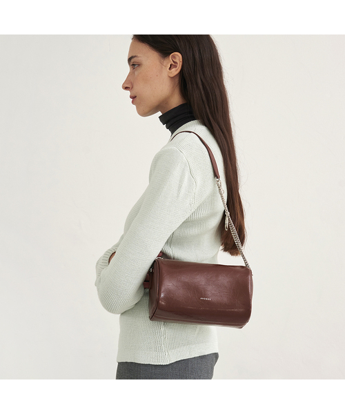ANODDS(アンオズ)の「PIDI chain leather mini bag 5 color(ショルダーバッグ・レディース・ブラック/ブラウン/シルバー/アイボリー/シルバーグレー・FREE)」の4枚目の写真