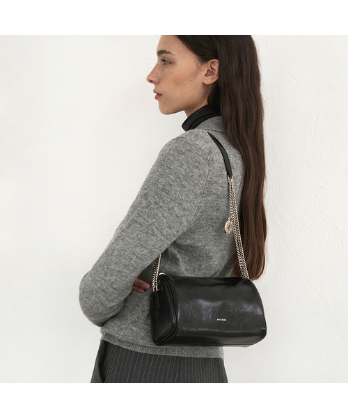 ANODDS(アンオズ)の「PIDI chain leather mini bag 5 color(ショルダーバッグ・レディース・ブラック/ブラウン/シルバー/アイボリー/シルバーグレー・FREE)」の2枚目の写真