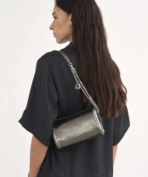 ANODDS(アンオズ)の「PIDI chain leather mini bag 5 color(ショルダーバッグ・レディース・ブラック/ブラウン/シルバー/アイボリー/シルバーグレー・FREE)」の8枚目の写真