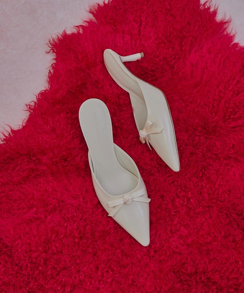 CHARLES & KEITH(チャールズ & キース)の「ローズ ボウ ポインテッドヒールミュール(パンプス・レディース・ベージュ/ブラック系その他7・25cm/24.5cm/23.5cm/23cm/22.5cm)」の3枚目の写真