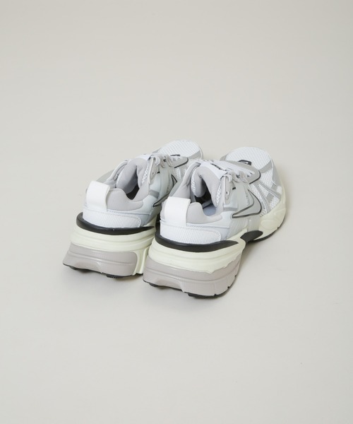 NIKE(ナイキ)の「NIKE/ナイキ ウィメンズ V2K ラン(スニーカー・レディース・ホワイト・23/24/25)」の3枚目の写真