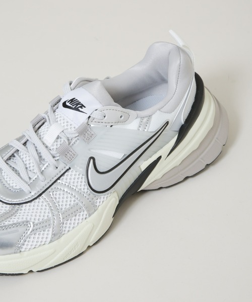 NIKE(ナイキ)の「NIKE/ナイキ ウィメンズ V2K ラン(スニーカー・レディース・ホワイト・23/24/25)」の7枚目の写真