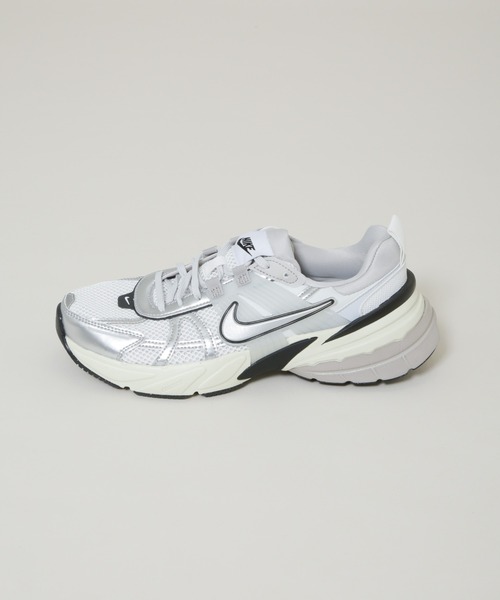 NIKE(ナイキ)の「NIKE/ナイキ ウィメンズ V2K ラン(スニーカー・レディース・ホワイト・23/24/25)」の9枚目の写真