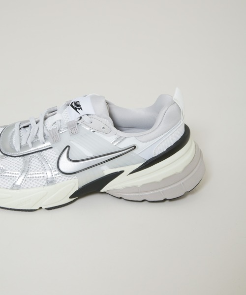 NIKE/ナイキ ウィメンズ V2K ラン（スニーカー）｜NIKE（ナイキ）の