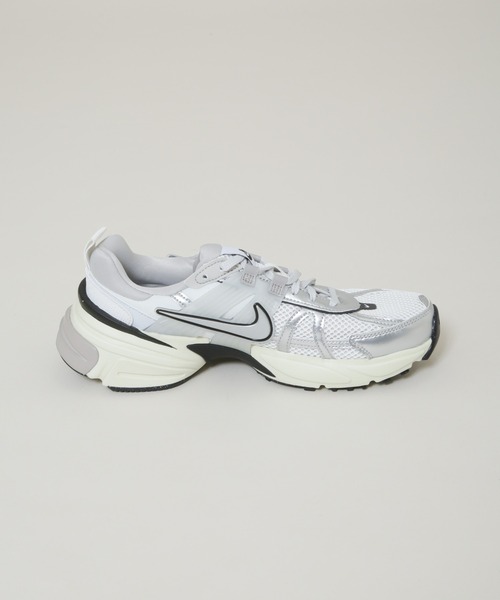 NIKE/ナイキ ウィメンズ V2K ラン（スニーカー）｜NIKE（ナイキ）の
