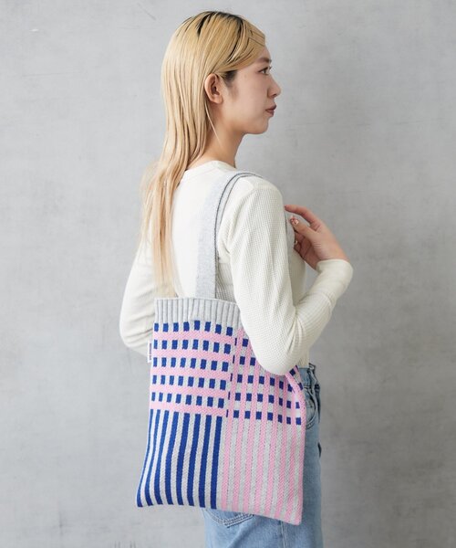 BIRTHDAY BAR（バースデイバー）の「ニットパターンワイドチェックバッグ（トートバッグ・レディース・グリーン/ブルー/グレー/アイボリー・0）」の16枚目の写真