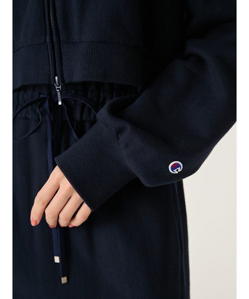 FRAY I.D（フレイアイディー）の「【FRAY I.D｜Champion】リバースウィーブショートフーディ（スウェット・レディース・オフホワイト/ピンク/ネイビー・F）」の21枚目の写真