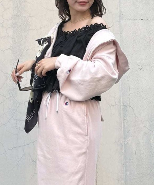 FRAY I.D（フレイアイディー）の「【FRAY I.D｜Champion】リバースウィーブショートフーディ（スウェット・レディース・オフホワイト/ピンク/ネイビー・F）」の3枚目の写真