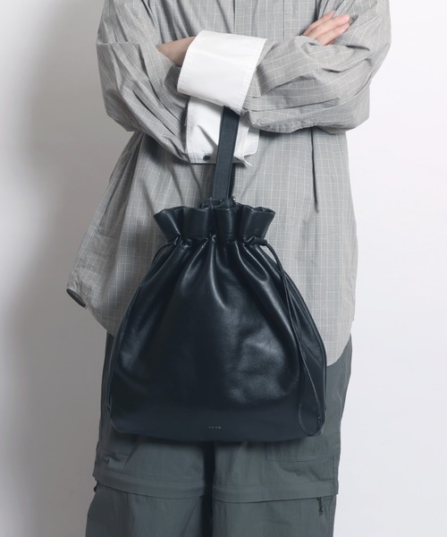 YArKA（ヤーカ）の「【YArKA/ヤーカ】real leather drawstring shoulder & backpack [bdbd5] / 巾着2wayナップサック（バックパック/リュック・レディース・ブラック・FREE）」の16枚目の写真