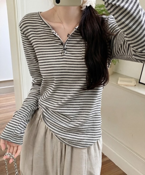 yuue' ( wear )(ユーイ)の「ボーダー柄ヘンリーネックロングTシャツ(Tシャツ/カットソー・レディース・アイボリー/ブラック・FREE)」の1枚目の写真