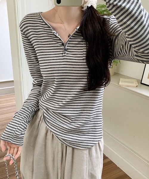 yuue' ( wear )(ユーイ)の「ボーダー柄ヘンリーネックロングTシャツ(Tシャツ/カットソー・レディース・アイボリー/ブラック・FREE)」の8枚目の写真