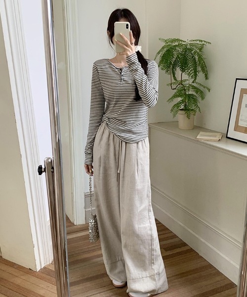 yuue' ( wear )(ユーイ)の「ボーダー柄ヘンリーネックロングTシャツ(Tシャツ/カットソー・レディース・アイボリー/ブラック・FREE)」の5枚目の写真