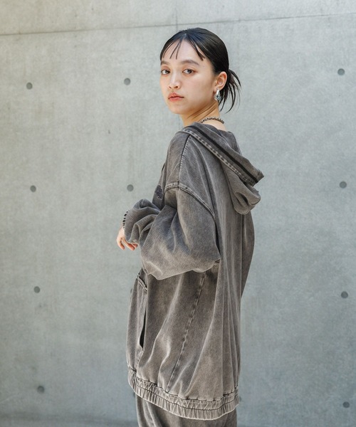 PBLIM（ページボーイリム）の「《UNISEX/まるでデニム見え！/紫外線カット/ストレッチ》マルデニZIPフーディ（パーカー・レディース・ブルー/ブラック・FREE）」の5枚目の写真