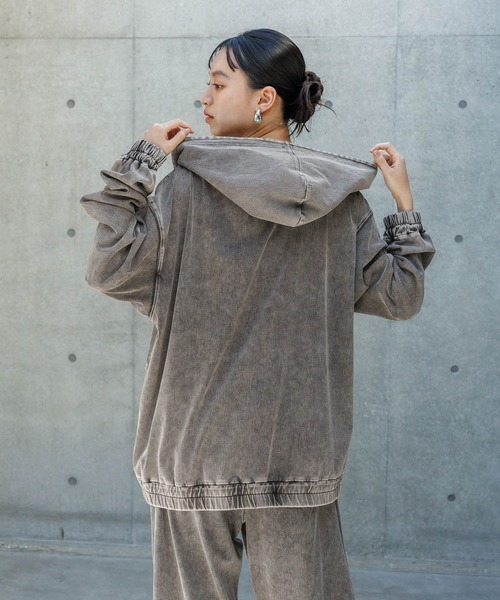 PBLIM（ページボーイリム）の「《UNISEX/まるでデニム見え！/紫外線カット/ストレッチ》マルデニZIPフーディ（パーカー・レディース・ブルー/ブラック・FREE）」の4枚目の写真