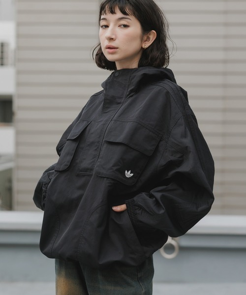 adidas(アディダス)の「adidas/アディダス トレフォイルロゴ ブリットコアパーカー ナイロンジャケット 2026年 夏 夏服(ナイロンジャケット・メンズ・ブラック・M/L/XL)」の7枚目の写真