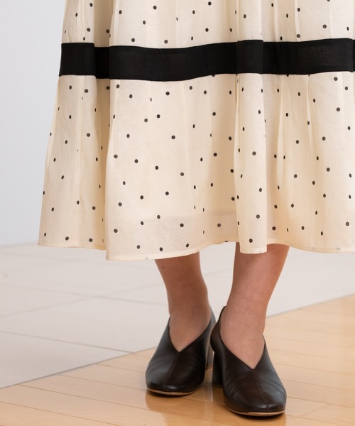 STRAWBERRY-FIELDS(ストロベリーフィールズ)の「【元宝塚トップ娘役 舞空瞳さん着用】ウェーブドロップ_ドットプリーツティアードスカート(スカート・レディース・ホワイト×ブラック/ブラック・2)」の5枚目の写真