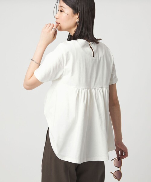 green label relaxing(グリーンレーベルリラクシング)の「【WEB限定】<at ease>バック フレア カットソー 接触冷感 UVカット 遮熱(Tシャツ/カットソー・レディース・ホワイト/ライトブルー/ブラック/ベージュ/ダークブラウン・FREE)」の8枚目の写真