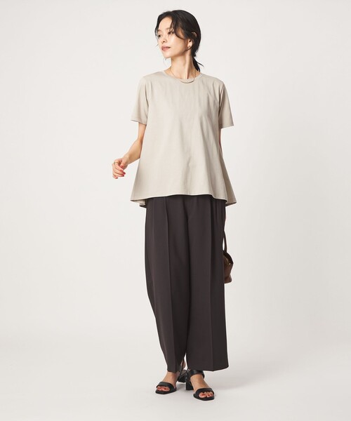 green label relaxing(グリーンレーベルリラクシング)の「【WEB限定】<at ease>バック フレア カットソー 接触冷感 UVカット 遮熱(Tシャツ/カットソー・レディース・ホワイト/ライトブルー/ブラック/ベージュ/ダークブラウン・FREE)」の13枚目の写真