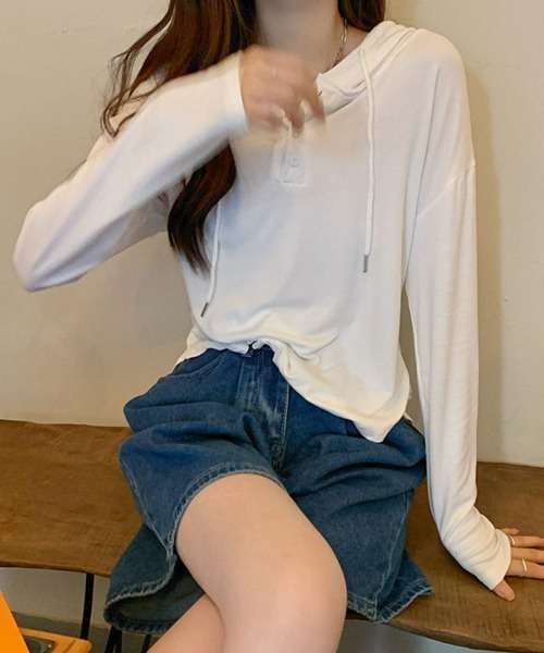 SallyLunn(サリーラン)の「ヘンリーネック フード付き ルーズカットソー(Tシャツ/カットソー・レディース・ホワイト/グレー/ブラック・MEDIUM/LARGE)」の6枚目の写真