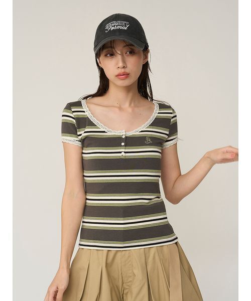 SNIDEL（スナイデル）の「【WEB限定カラーあり】レースデザインヘンリーネックTシャツ（Tシャツ/カットソー・レディース・ダークネイビー/ホワイト/カーキ/ネイビー・F）」の2枚目の写真