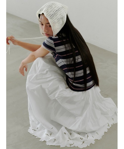 SNIDEL（スナイデル）の「【WEB限定カラーあり】レースデザインヘンリーネックTシャツ（Tシャツ/カットソー・レディース・ダークネイビー/ホワイト/カーキ/ネイビー・F）」の6枚目の写真