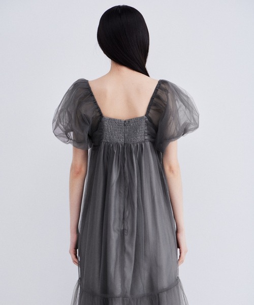 ANDRESD（アンドレスド）の「ボリュームチュールパフスリーブドレス / volume tulle puff sleeve dress（ドレス・レディース・ベージュ/チャコール・S/L/M）」の5枚目の写真