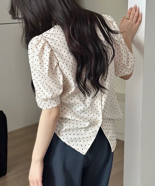 DAY CLOSET(デイ クローゼット)の「【2WAY/ぽわんとしたバルーン袖】半袖 ドット柄 パフスリーブ ブラウス レディース(シャツ/ブラウス・レディース・アイボリー・L/M)」の5枚目の写真