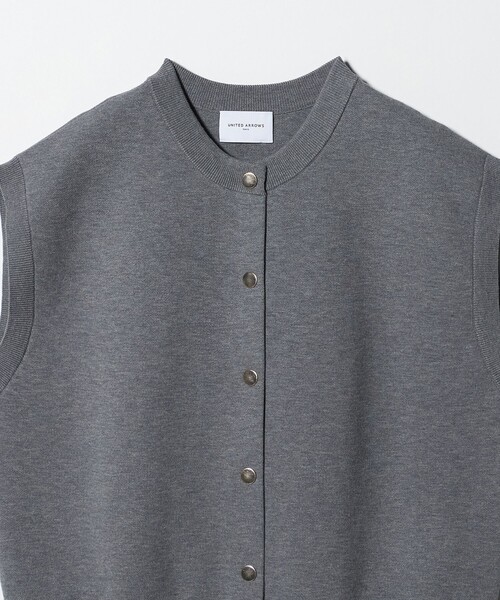 UNITED ARROWS(ユナイテッドアローズ)の「スウェットライク ベスト ‐ウォッシャブル‐(ベスト・レディース・グレー系/ネイビー・FREE)」の8枚目の写真