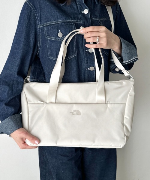 THE NORTH FACE(ザノースフェイス)の「THE NORTH FACE(ザ・ノースフェイス)/軽量 2WAY エスピーダッフルバックスモール ロゴプリント /SP DUFFLE BAG S(ショルダーバッグ・レディース・サンドベージュ/ブラック・FREE)」の2枚目の写真