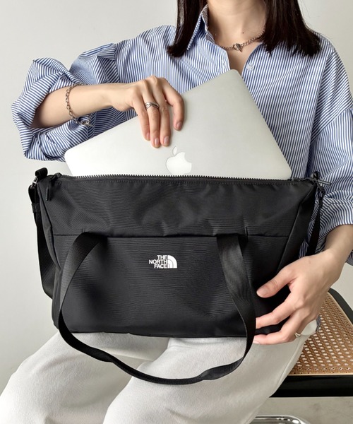 THE NORTH FACE(ザノースフェイス)の「THE NORTH FACE(ザ・ノースフェイス)/軽量 2WAY エスピーダッフルバックスモール ロゴプリント /SP DUFFLE BAG S(ショルダーバッグ・レディース・サンドベージュ/ブラック・FREE)」の1枚目の写真