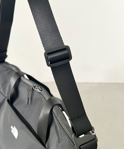 THE NORTH FACE(ザノースフェイス)の「THE NORTH FACE(ザ・ノースフェイス)/軽量 2WAY エスピーダッフルバックスモール ロゴプリント /SP DUFFLE BAG S(ショルダーバッグ・レディース・サンドベージュ/ブラック・FREE)」の3枚目の写真