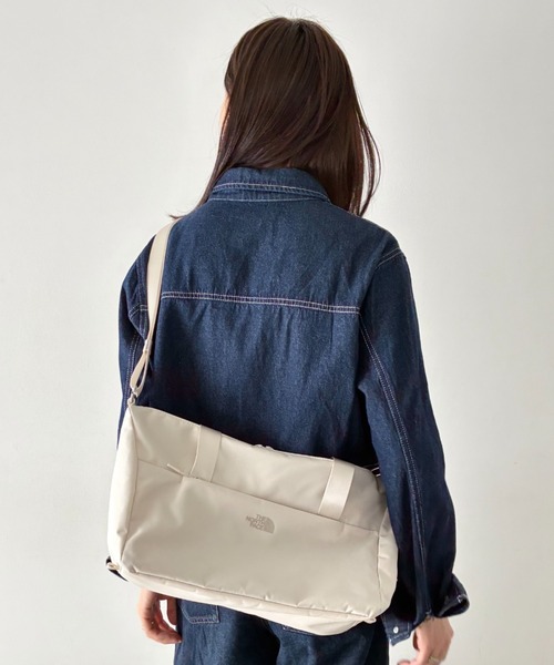 THE NORTH FACE(ザノースフェイス)の「THE NORTH FACE(ザ・ノースフェイス)/軽量 2WAY エスピーダッフルバックスモール ロゴプリント /SP DUFFLE BAG S(ショルダーバッグ・レディース・サンドベージュ/ブラック・FREE)」の7枚目の写真