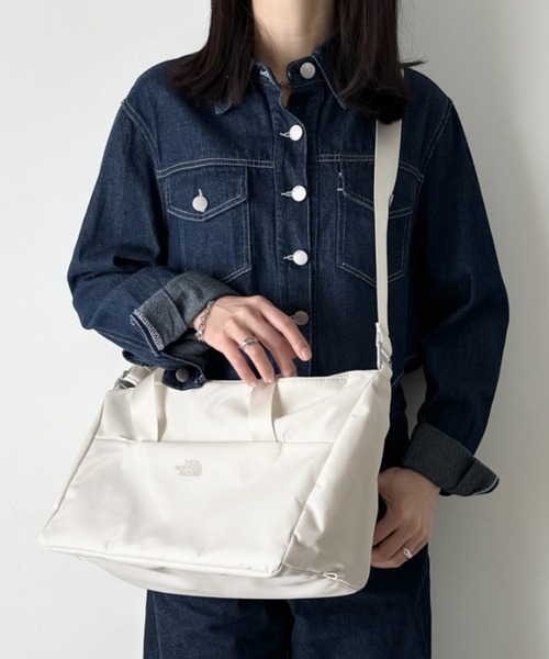 THE NORTH FACE(ザノースフェイス)の「THE NORTH FACE(ザ・ノースフェイス)/軽量 2WAY エスピーダッフルバックスモール ロゴプリント /SP DUFFLE BAG S(ショルダーバッグ・レディース・サンドベージュ/ブラック・FREE)」の5枚目の写真