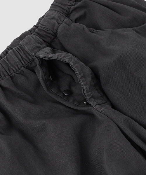 Gabriela Coll Garments（ガブリエラコールガーメンツ）の「GABRIELA COLL GARMENTS(ガブリエラコールガーメンツ)  THIN CANVAS DRAPED TROUSERS（スラックス・メンズ・ブラック・3/2/1）」の4枚目の写真