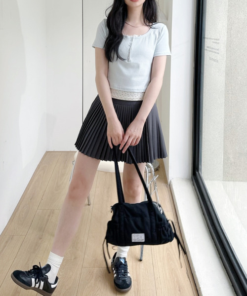 Ada.(エイダ)の「ヘンリーネックデザイン 小花柄レイヤード ショート丈カットソー(Tシャツ/カットソー・レディース・ブルー/ブラック/アイボリー・FREE)」の12枚目の写真