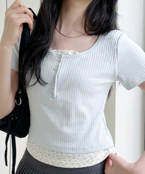 Ada.(エイダ)の「ヘンリーネックデザイン 小花柄レイヤード ショート丈カットソー(Tシャツ/カットソー・レディース・ブルー/ブラック/アイボリー・FREE)」の13枚目の写真