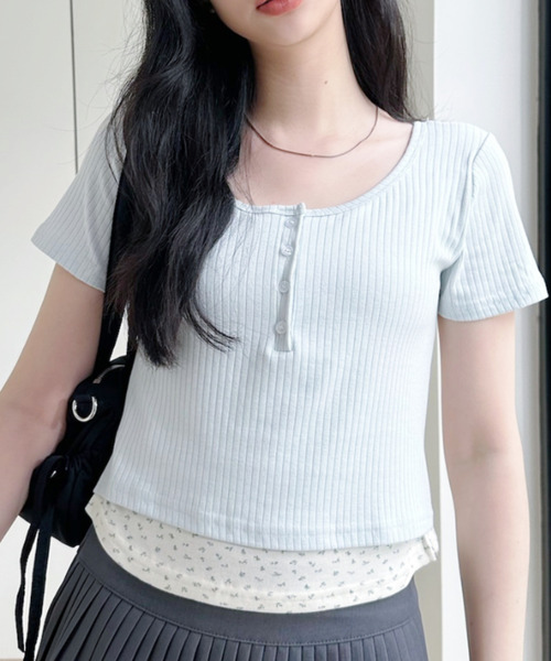 Ada.(エイダ)の「ヘンリーネックデザイン 小花柄レイヤード ショート丈カットソー(Tシャツ/カットソー・レディース・ブルー/ブラック/アイボリー・FREE)」の14枚目の写真