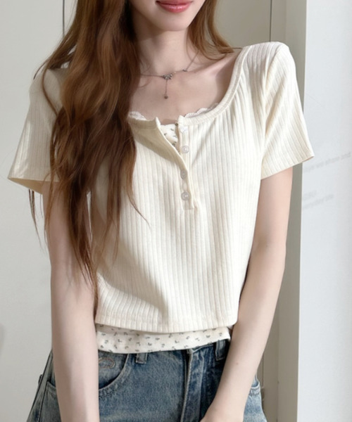 Ada.(エイダ)の「ヘンリーネックデザイン 小花柄レイヤード ショート丈カットソー(Tシャツ/カットソー・レディース・ブルー/ブラック/アイボリー・FREE)」の7枚目の写真