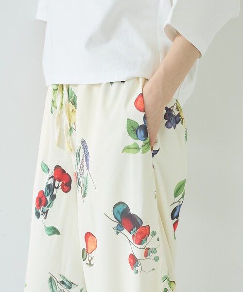 GALLEST（ギャレスト）の「【一部店舗限定】フルーツプリントパンツ（その他パンツ・レディース・アイボリー系・38）」の9枚目の写真