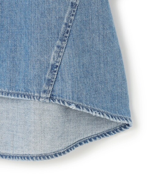 23区 L(ニジュウサンクオオキイサイズ)の「LIGHT DENIM クロップド シャツ(シャツ/ブラウス・レディース・スカイブルー系/ダルブルー系・44/46)」の14枚目の写真
