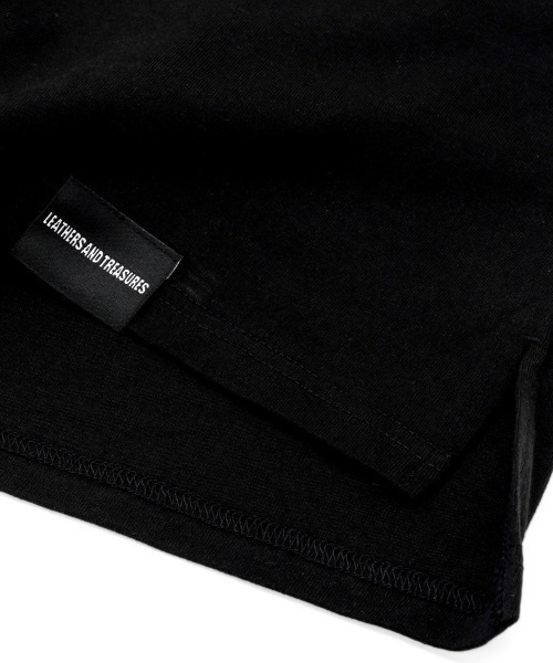 LEATHERS AND TREASURES(レザーズアンドトレジャーズ)の「「LEATHERS AND TREASURES/レザーズアンドトレジャーズ」 ビッグシルエットTシャツ(半袖)/ LT カレッジロゴ (ブラック/レッド/6.2oz)(Tシャツ/カットソー・メンズ・ブラック・LARGE/MEDIUM)」の10枚目の写真