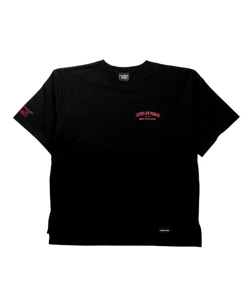 LEATHERS AND TREASURES(レザーズアンドトレジャーズ)の「「LEATHERS AND TREASURES/レザーズアンドトレジャーズ」 ビッグシルエットTシャツ(半袖)/ LT カレッジロゴ (ブラック/レッド/6.2oz)(Tシャツ/カットソー・メンズ・ブラック・LARGE/MEDIUM)」の4枚目の写真