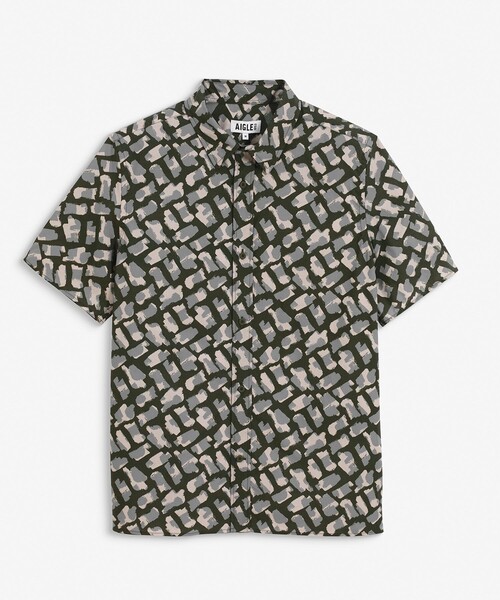 AIGLE(エーグル)の「リラックスフィット カモフラージュ半袖シャツ(シャツ/ブラウス・メンズ・カーキ・M/L/S)」の2枚目の写真