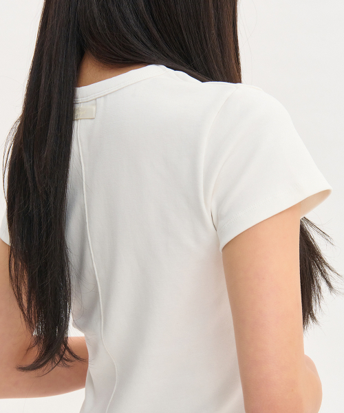 NINEZ(ナインゼット)の「シグネチャースリムクロップ半袖Tシャツ (2カラー)(Tシャツ/カットソー・レディース・ブラック/ホワイト・SMALL/MEDIUM)」の6枚目の写真