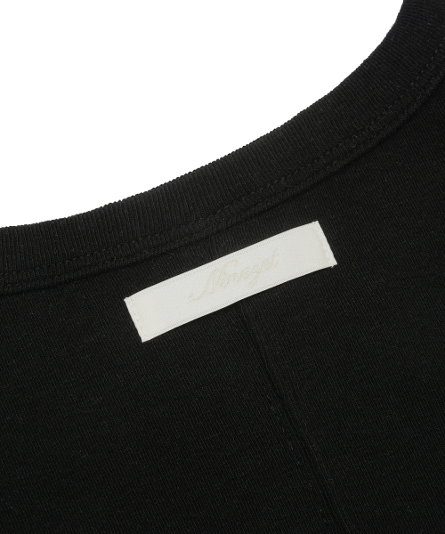 NINEZ(ナインゼット)の「シグネチャースリムクロップ半袖Tシャツ (2カラー)(Tシャツ/カットソー・レディース・ブラック/ホワイト・SMALL/MEDIUM)」の9枚目の写真