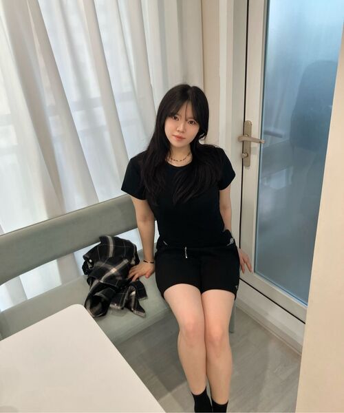 NINEZ(ナインゼット)の「シグネチャースリムクロップ半袖Tシャツ (2カラー)(Tシャツ/カットソー・レディース・ブラック/ホワイト・SMALL/MEDIUM)」の13枚目の写真